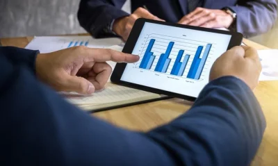 midsection-colleagues-discussing-graph-digital-tablet-office_1048944-28161216 midsection-colleagues-discussing-graph-digital-tablet-office_1048944-28161216